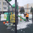 Коммунальщики очистили детские площадки в микрорайоне «Д» от грязи и наледи - Regions.Ru