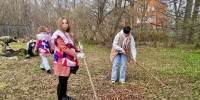 Волонтеры из Пущина убрали сор и старую траву на аллее Ветеранов - Regions.Ru