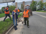 Грузовик старых шин вывезли из Коммунального проезда в Пущине