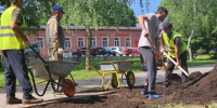 На бульваре Насибуллина восстановили газон после модернизации освещения - Regions.Ru