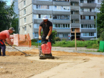 В микрорайоне Д готовят основание под губернаторскую детскую площадку